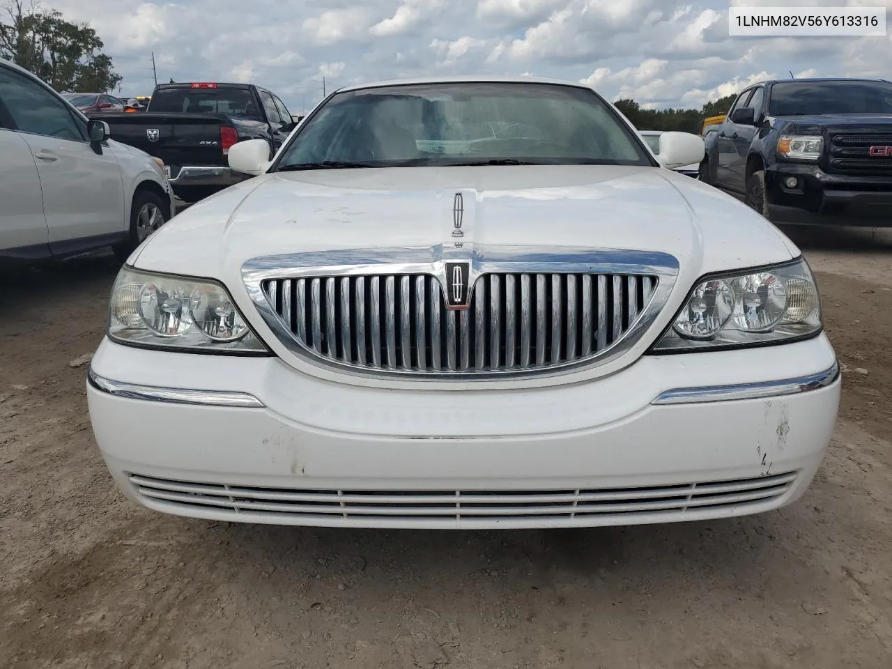 2006 Lincoln Town Car Signature Limited VIN: 1LNHM82V56Y613316 Lot: 74350224