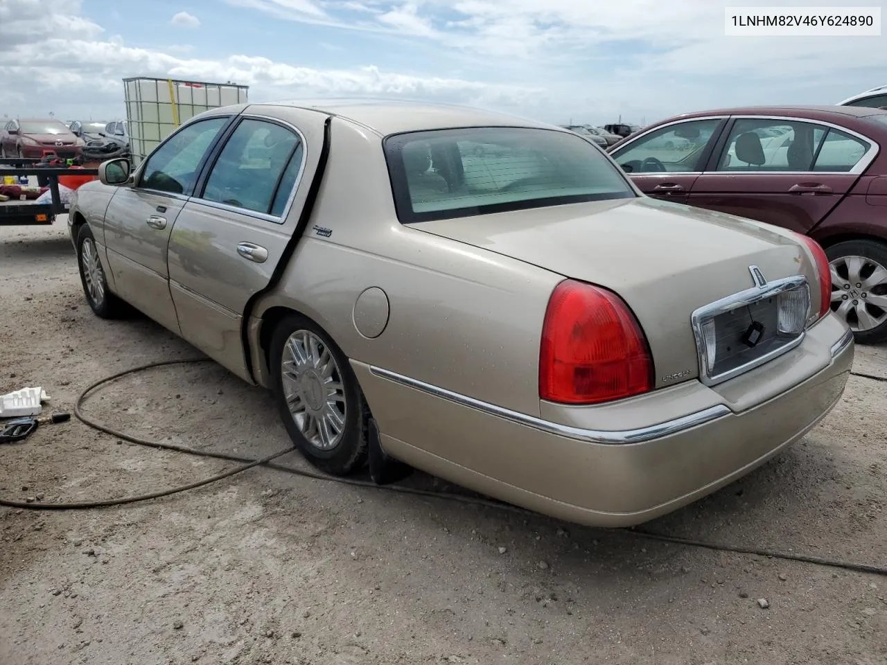 2006 Lincoln Town Car Signature Limited VIN: 1LNHM82V46Y624890 Lot: 75694704