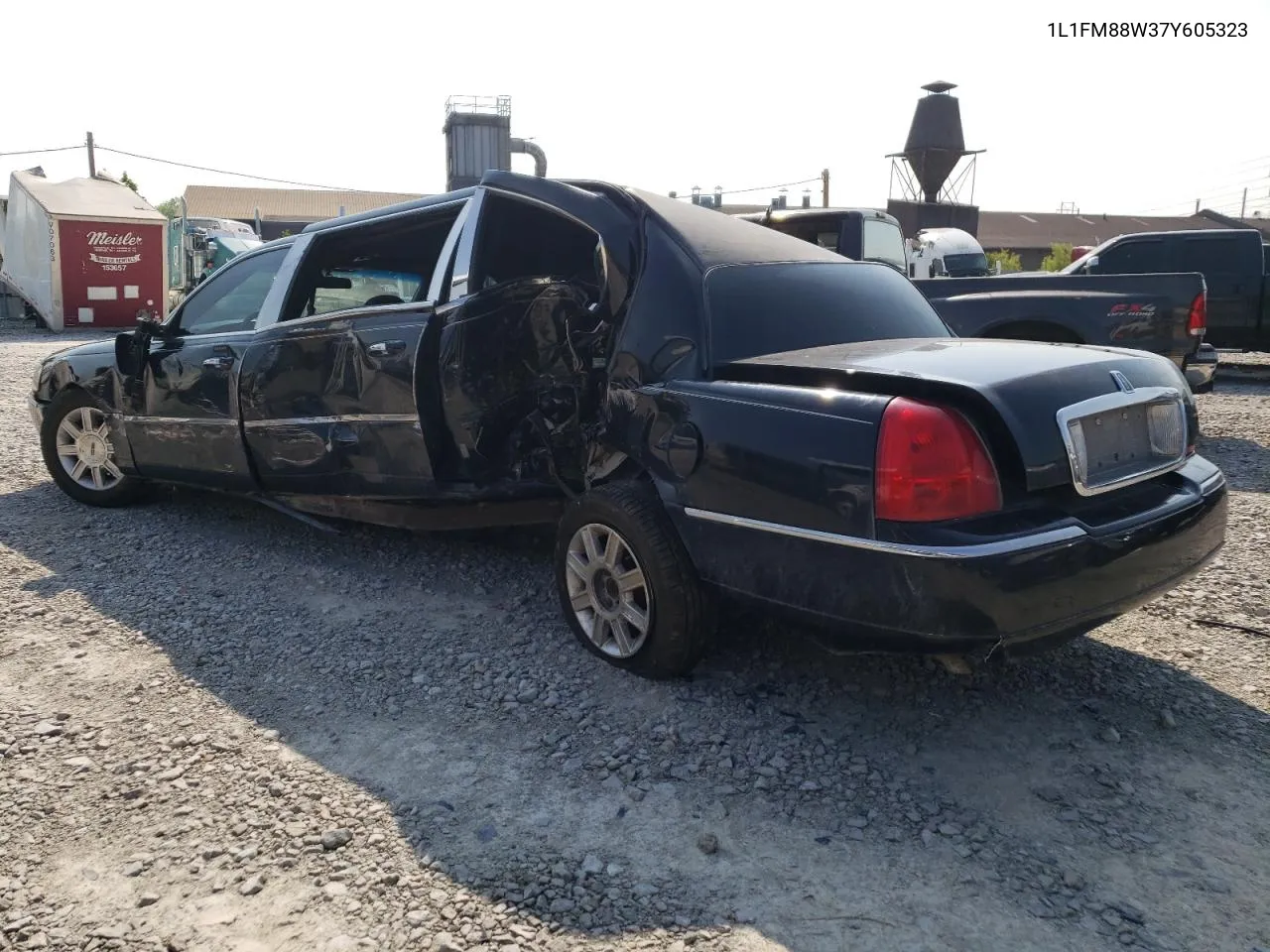 2007 Lincoln Town Car Executive VIN: 1L1FM88W37Y605323 Lot: 59773904