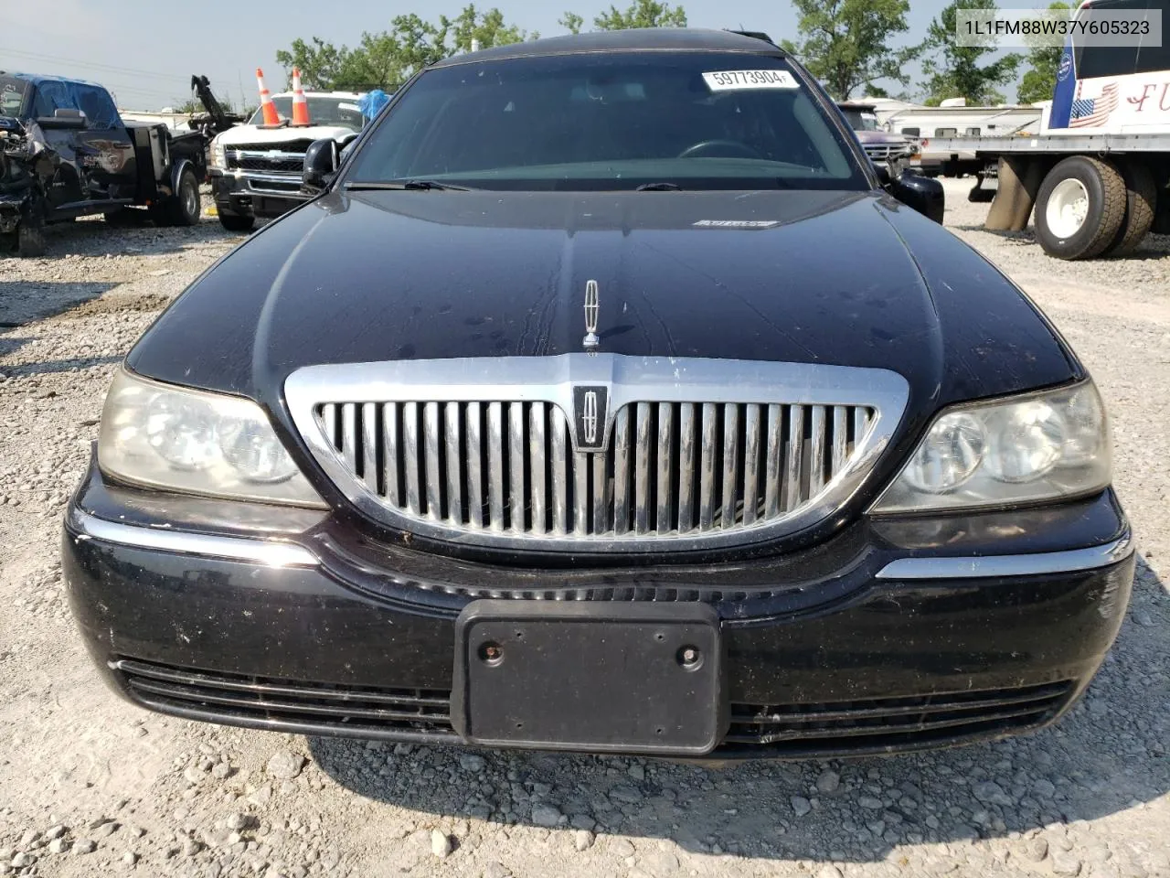 2007 Lincoln Town Car Executive VIN: 1L1FM88W37Y605323 Lot: 59773904