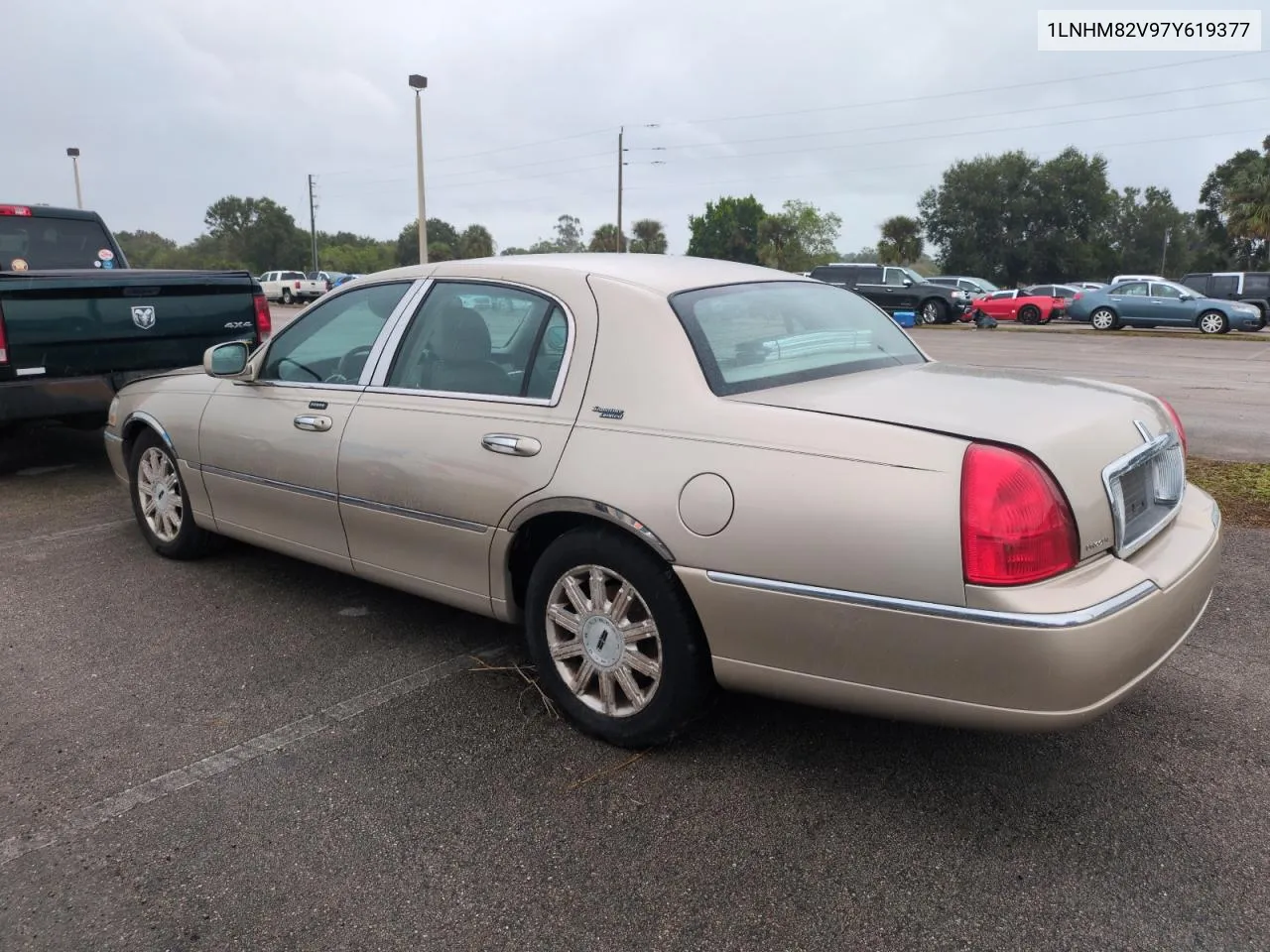 2007 Lincoln Town Car Signature Limited VIN: 1LNHM82V97Y619377 Lot: 74434984