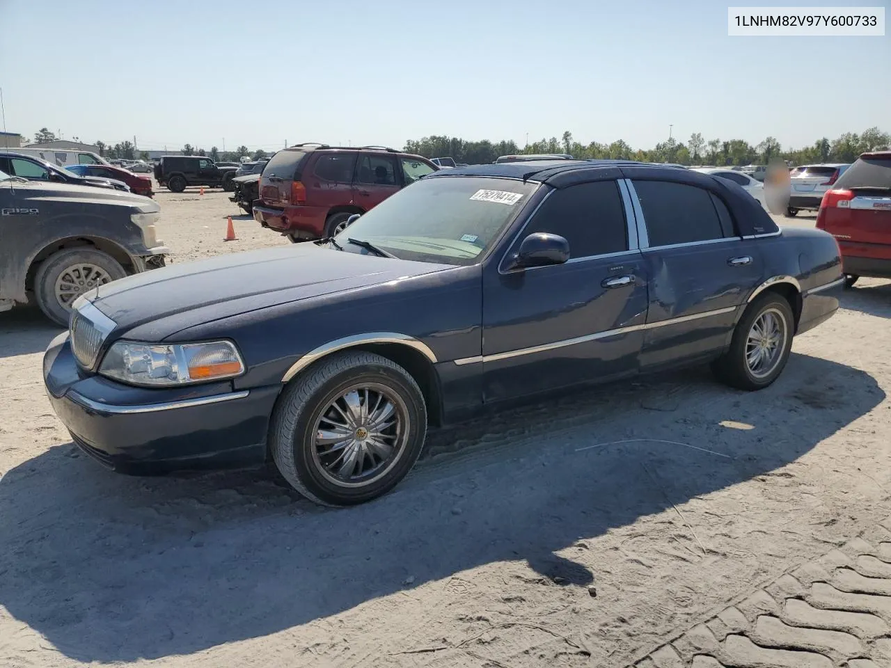 2007 Lincoln Town Car Signature Limited VIN: 1LNHM82V97Y600733 Lot: 75279414