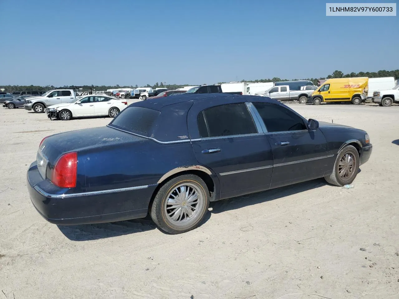 2007 Lincoln Town Car Signature Limited VIN: 1LNHM82V97Y600733 Lot: 75279414