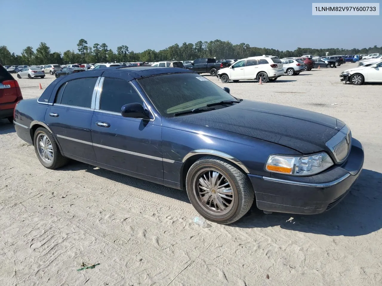 2007 Lincoln Town Car Signature Limited VIN: 1LNHM82V97Y600733 Lot: 75279414