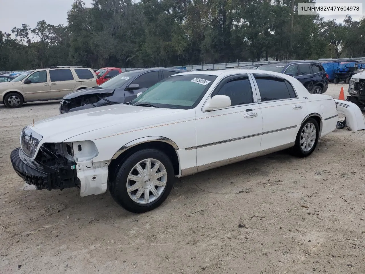 2007 Lincoln Town Car Signature Limited VIN: 1LNHM82V47Y604978 Lot: 79234054