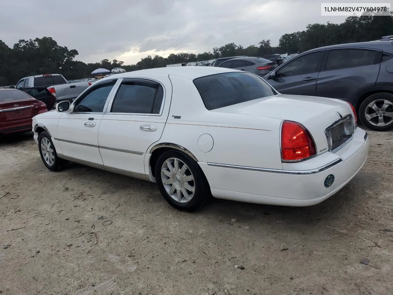 2007 Lincoln Town Car Signature Limited VIN: 1LNHM82V47Y604978 Lot: 79234054