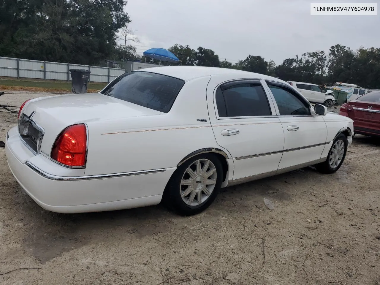 2007 Lincoln Town Car Signature Limited VIN: 1LNHM82V47Y604978 Lot: 79234054