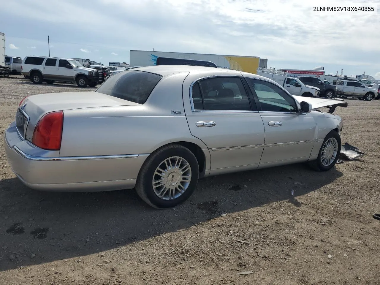 2008 Lincoln Town Car Signature Limited VIN: 2LNHM82V18X640855 Lot: 69395674