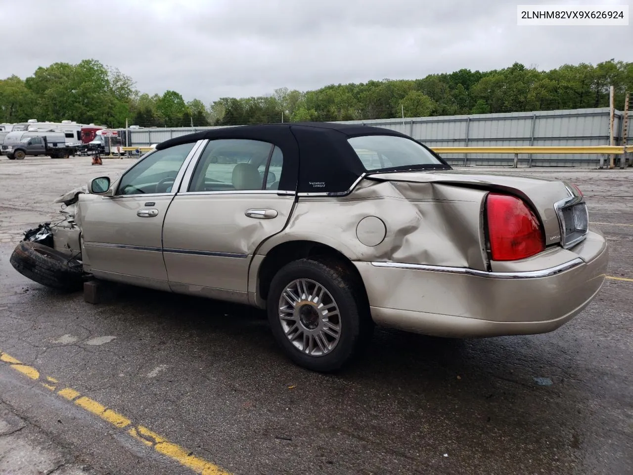 2LNHM82VX9X626924 2009 Lincoln Town Car Signature Limited