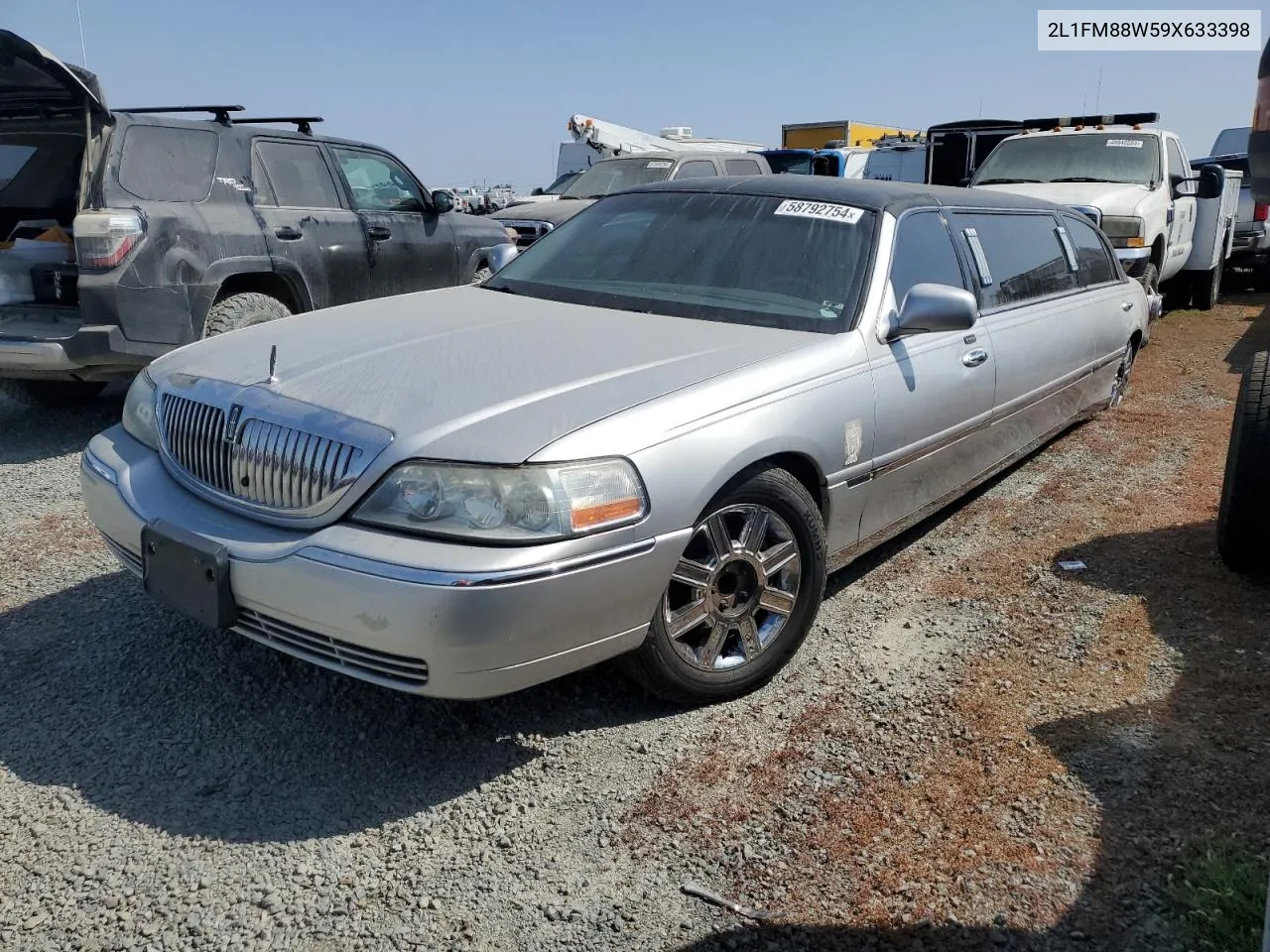 2009 Lincoln Town Car Executive VIN: 2L1FM88W59X633398 Lot: 58792754