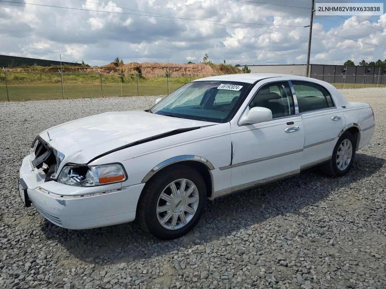 2009 Lincoln Town Car Signature Limited VIN: 2LNHM82V89X633838 Lot: 69192024