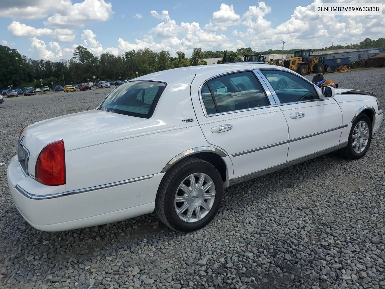 2009 Lincoln Town Car Signature Limited VIN: 2LNHM82V89X633838 Lot: 69192024