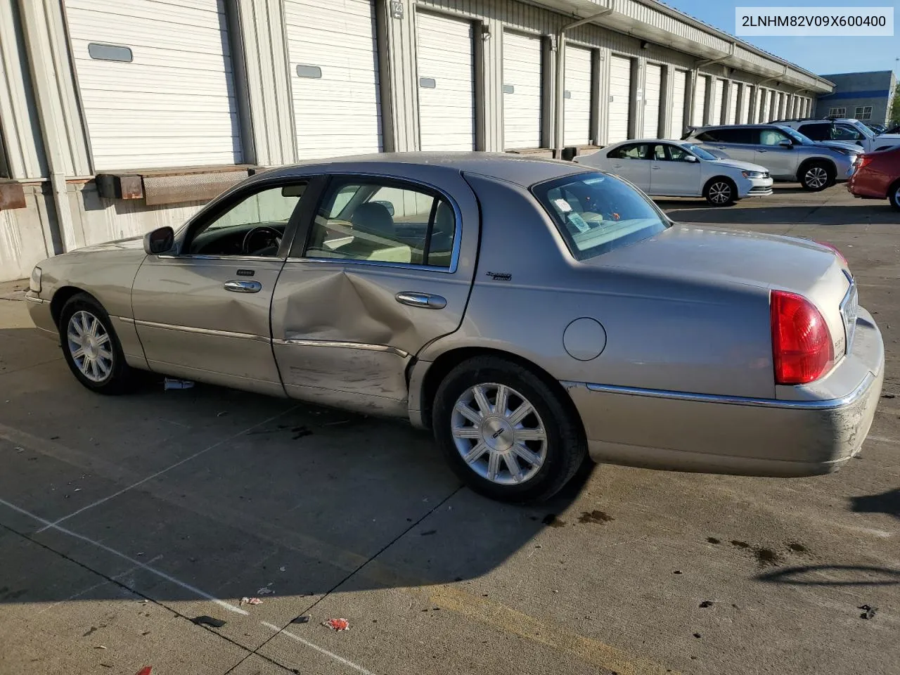 2009 Lincoln Town Car Signature Limited VIN: 2LNHM82V09X600400 Lot: 73922944