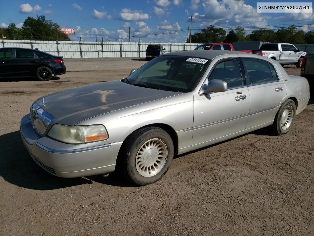 2009 Lincoln Town Car Signature Limited VIN: 2LNHM82V49X607544 Lot: 74317314