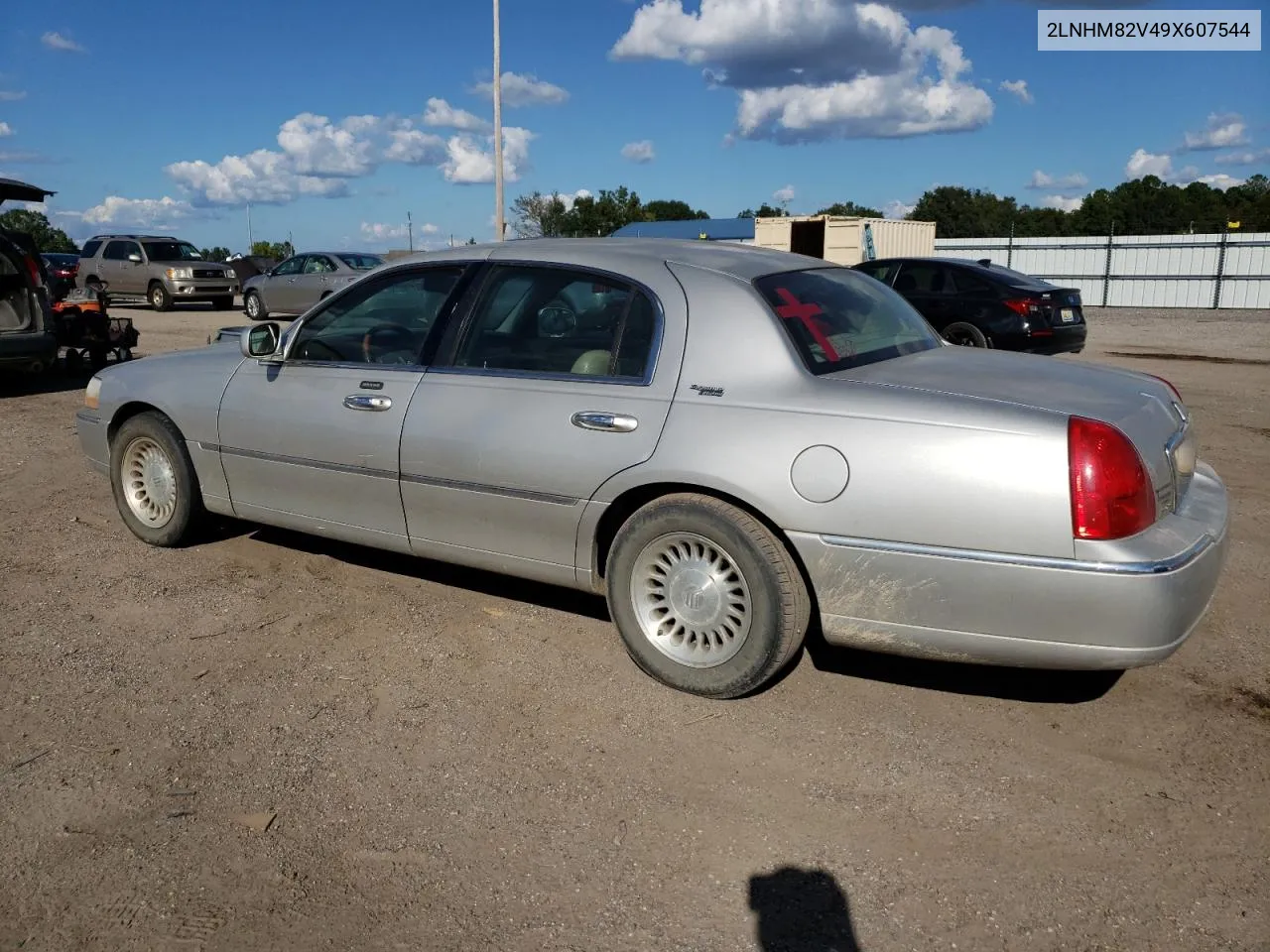 2009 Lincoln Town Car Signature Limited VIN: 2LNHM82V49X607544 Lot: 74317314