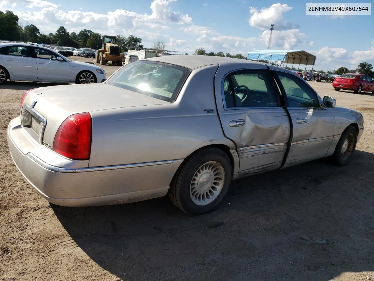 2009 Lincoln Town Car Signature Limited VIN: 2LNHM82V49X607544 Lot: 74317314