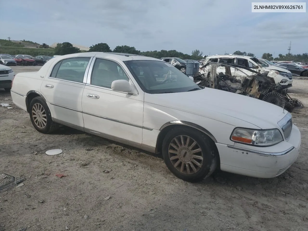 2009 Lincoln Town Car Signature Limited VIN: 2LNHM82V89X626761 Lot: 75478744