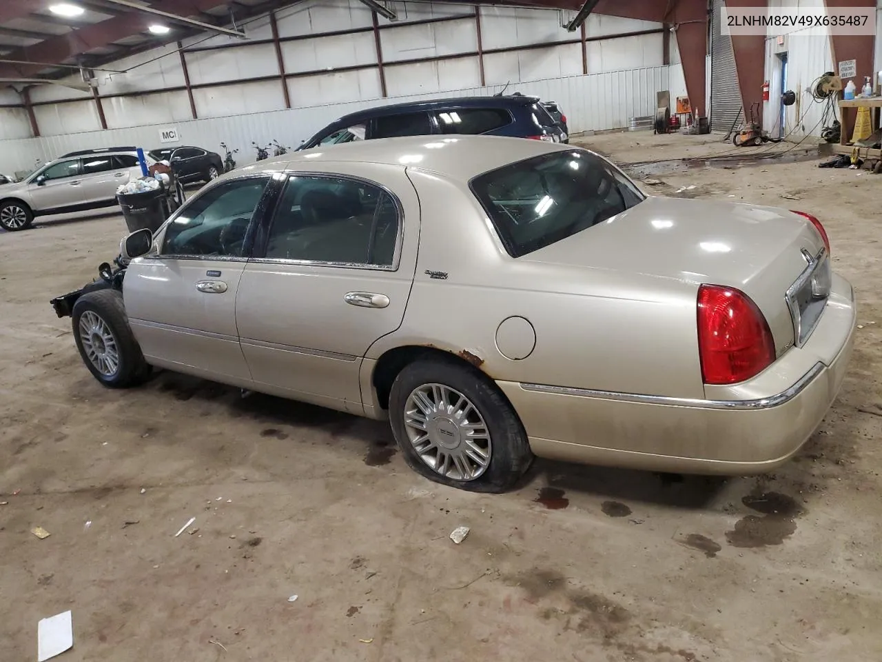 2009 Lincoln Town Car Signature Limited VIN: 2LNHM82V49X635487 Lot: 78079364