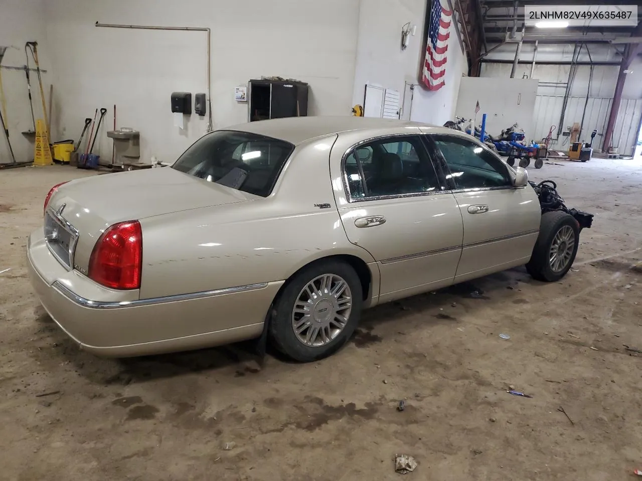 2009 Lincoln Town Car Signature Limited VIN: 2LNHM82V49X635487 Lot: 78079364