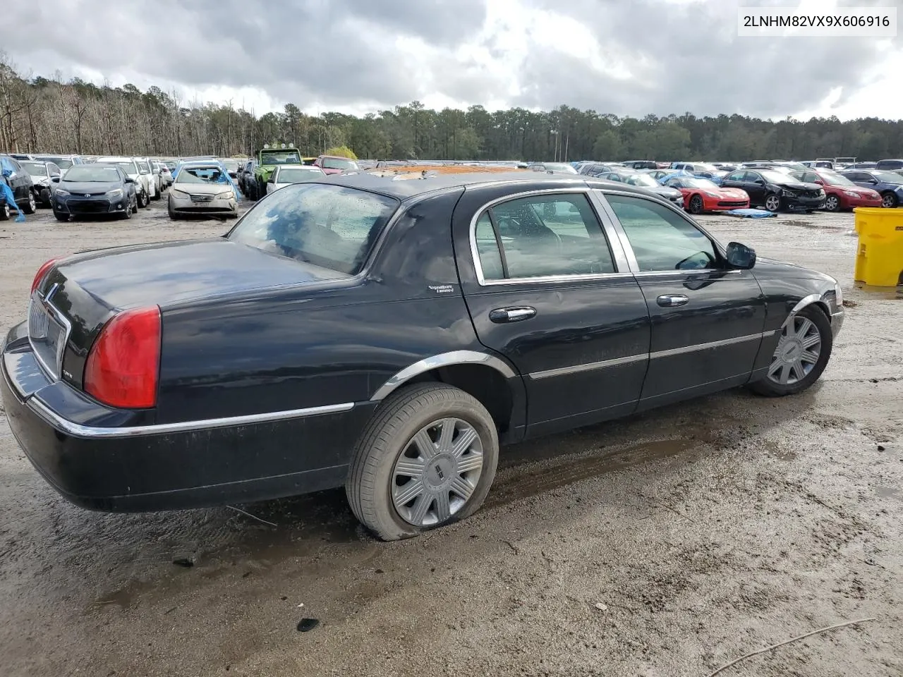 2009 Lincoln Town Car Signature Limited VIN: 2LNHM82VX9X606916 Lot: 78745314