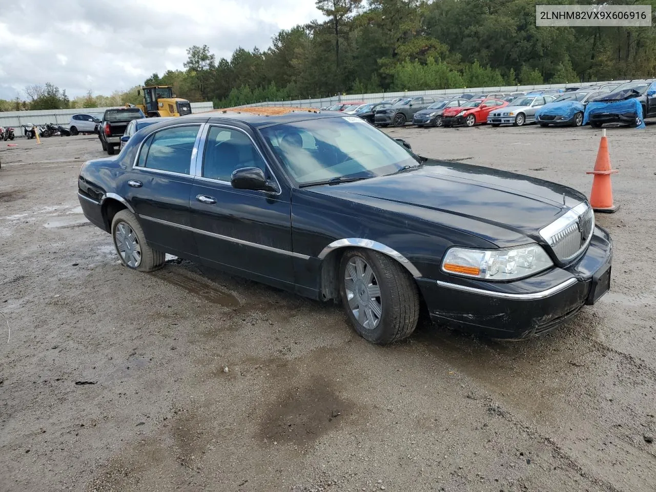 2009 Lincoln Town Car Signature Limited VIN: 2LNHM82VX9X606916 Lot: 78745314