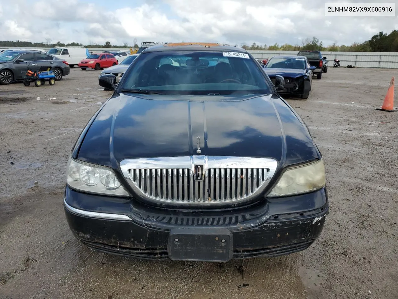 2009 Lincoln Town Car Signature Limited VIN: 2LNHM82VX9X606916 Lot: 78745314