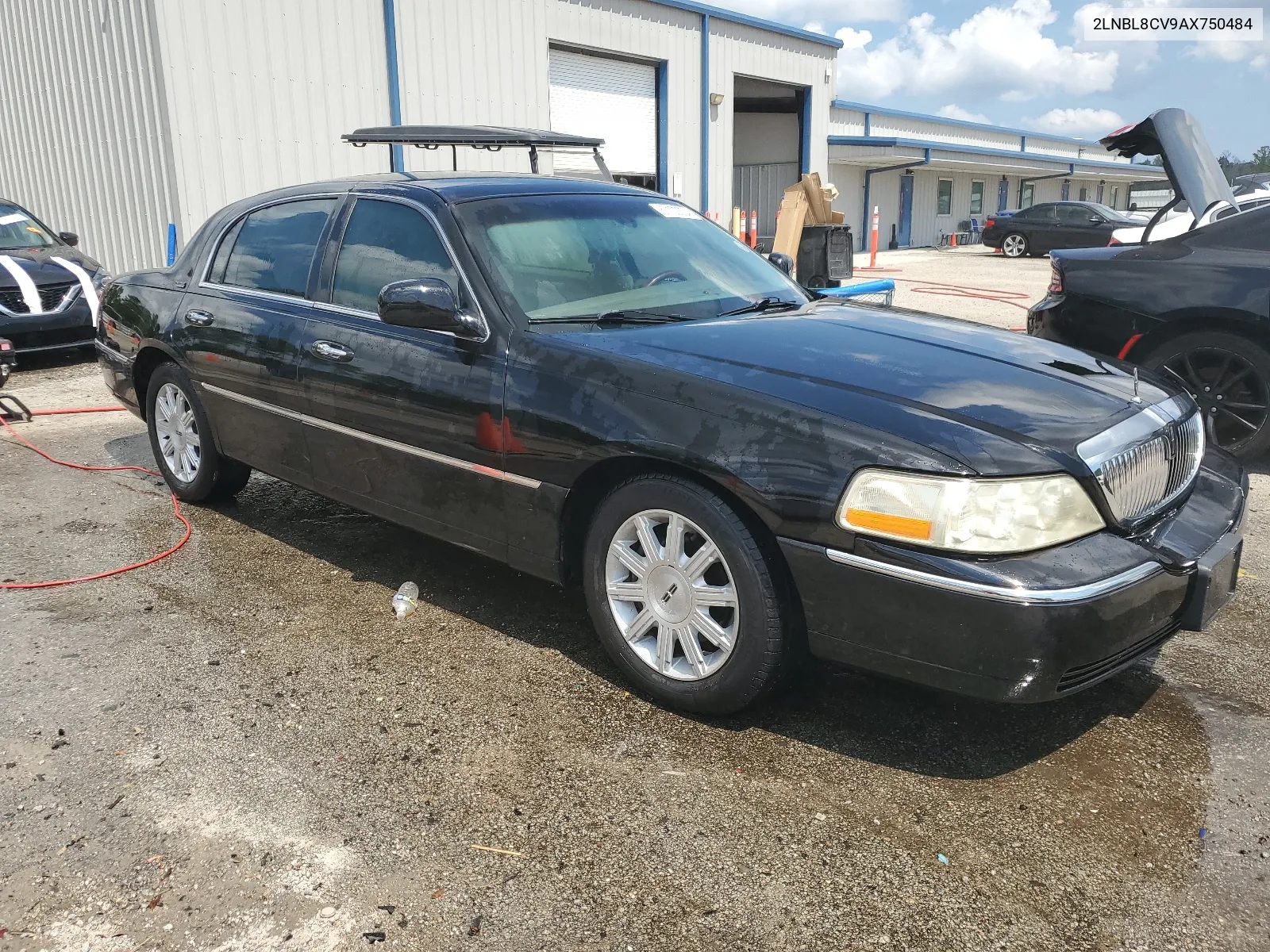 2010 Lincoln Town Car Signature Limited VIN: 2LNBL8CV9AX750484 Lot: 67100004