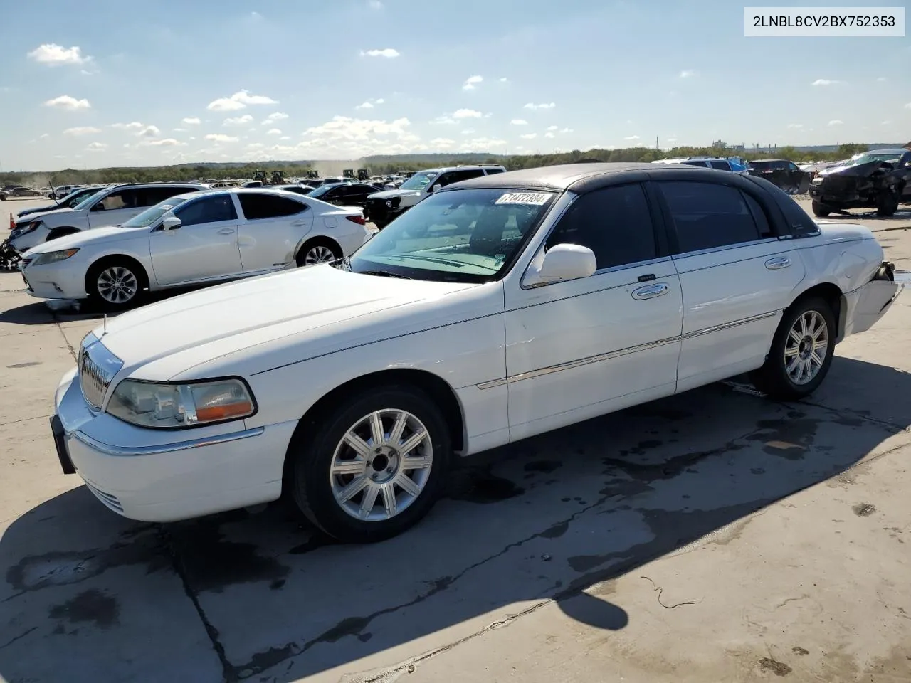 2011 Lincoln Town Car Signature Limited VIN: 2LNBL8CV2BX752353 Lot: 71472384