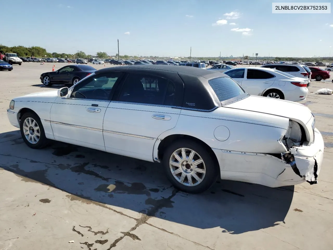 2011 Lincoln Town Car Signature Limited VIN: 2LNBL8CV2BX752353 Lot: 71472384