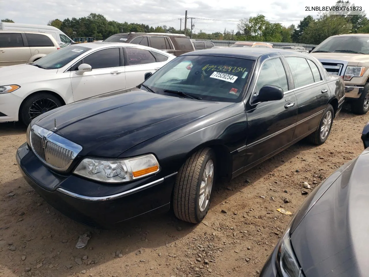 2011 Lincoln Town Car Executive L VIN: 2LNBL8EV0BX761873 Lot: 72528254