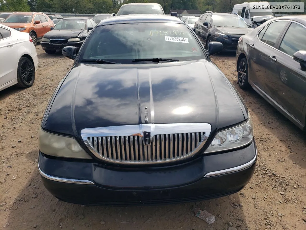 2011 Lincoln Town Car Executive L VIN: 2LNBL8EV0BX761873 Lot: 72528254