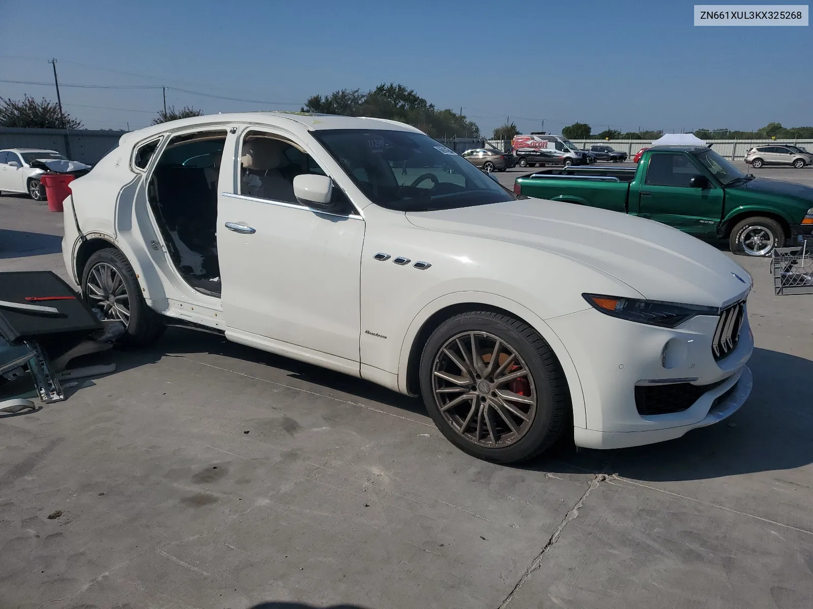 ZN661XUL3KX325268 2019 Maserati Levante Luxury