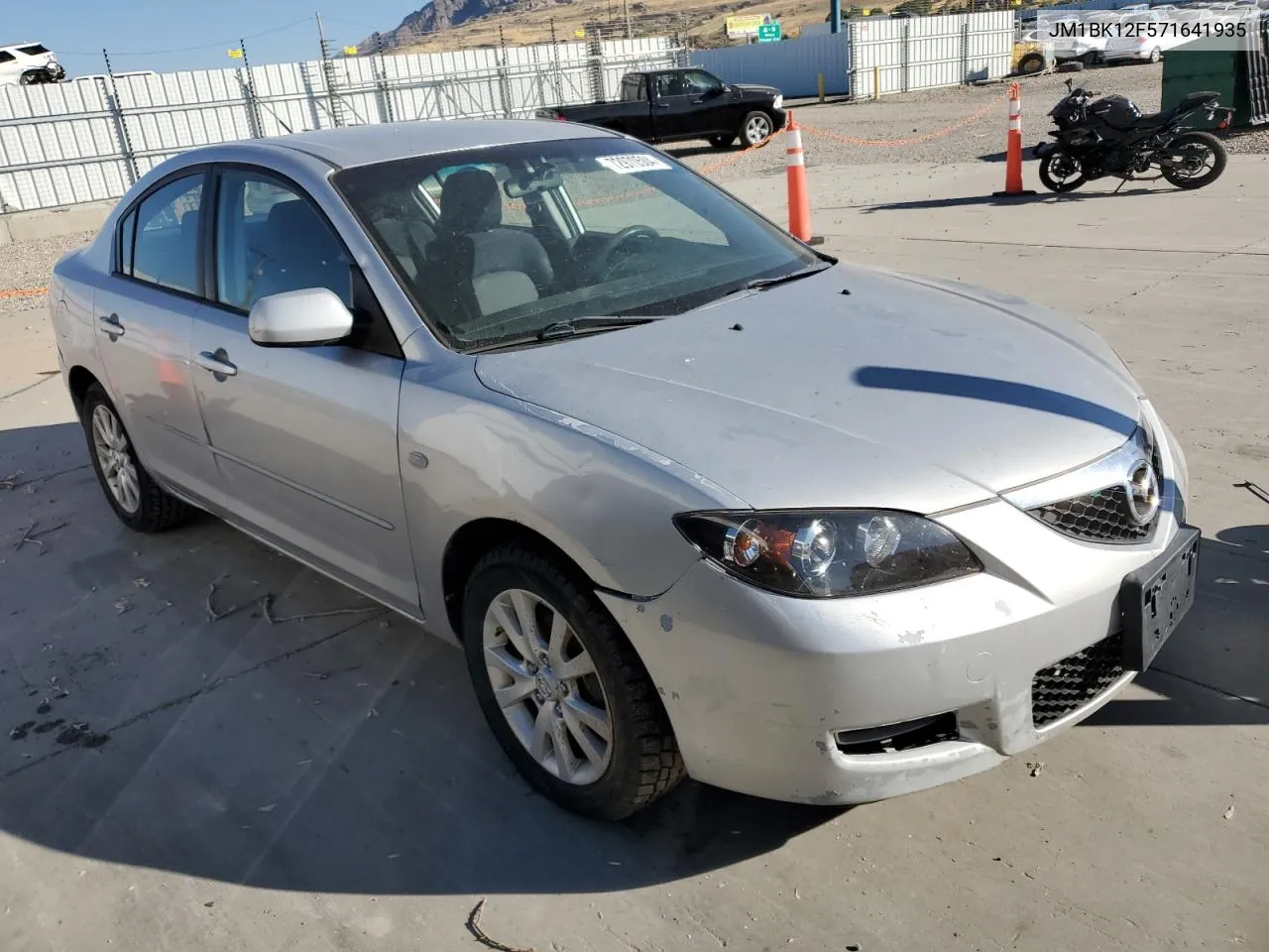 JM1BK12F571641935 2007 Mazda 3 I