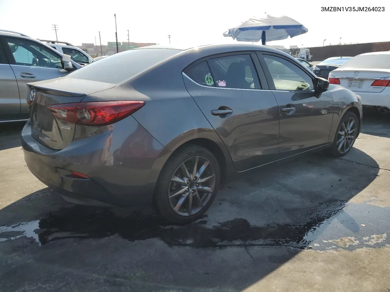 3MZBN1V35JM264023 2018 Mazda 3 Touring