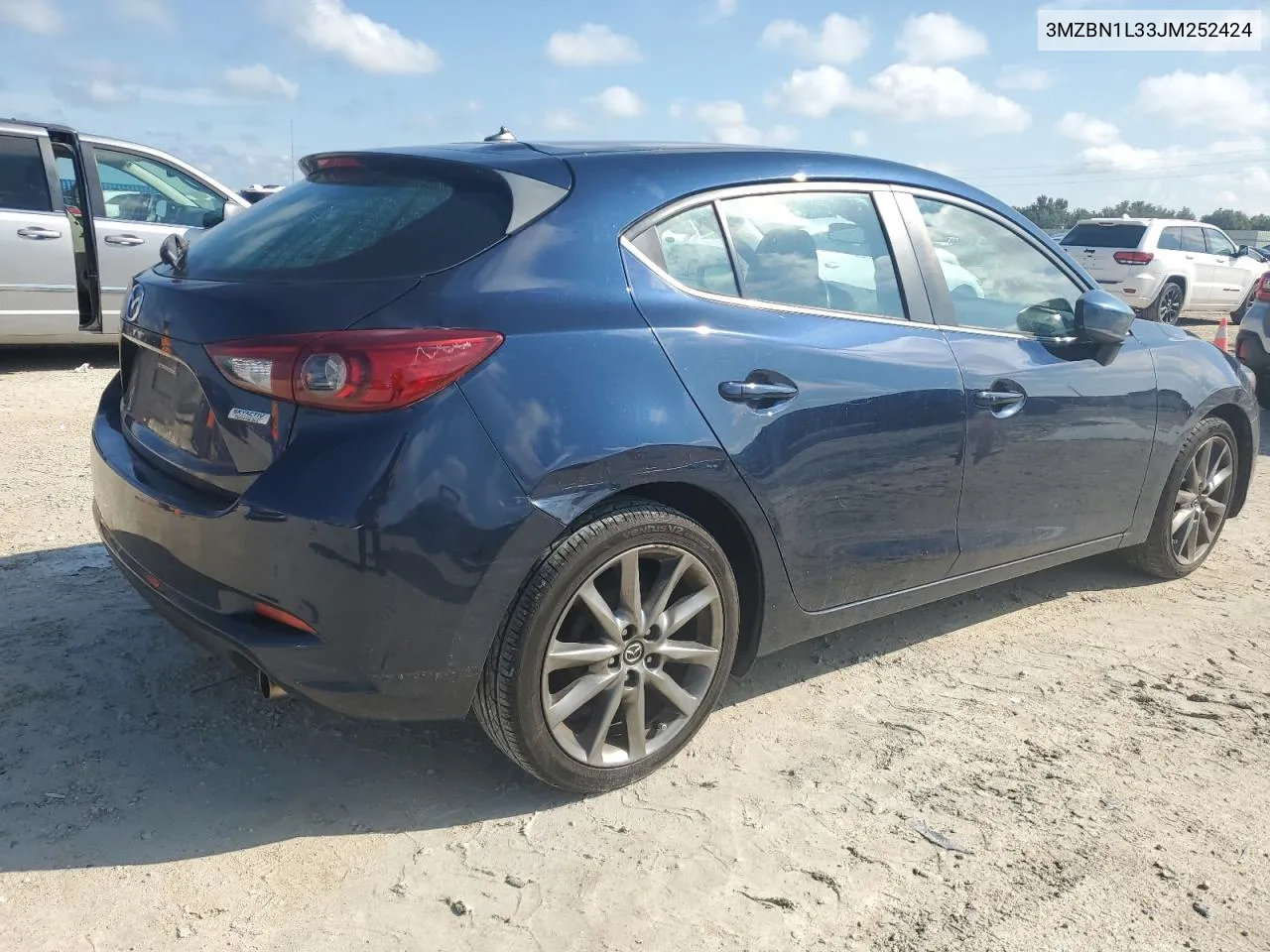 3MZBN1L33JM252424 2018 Mazda 3 Touring