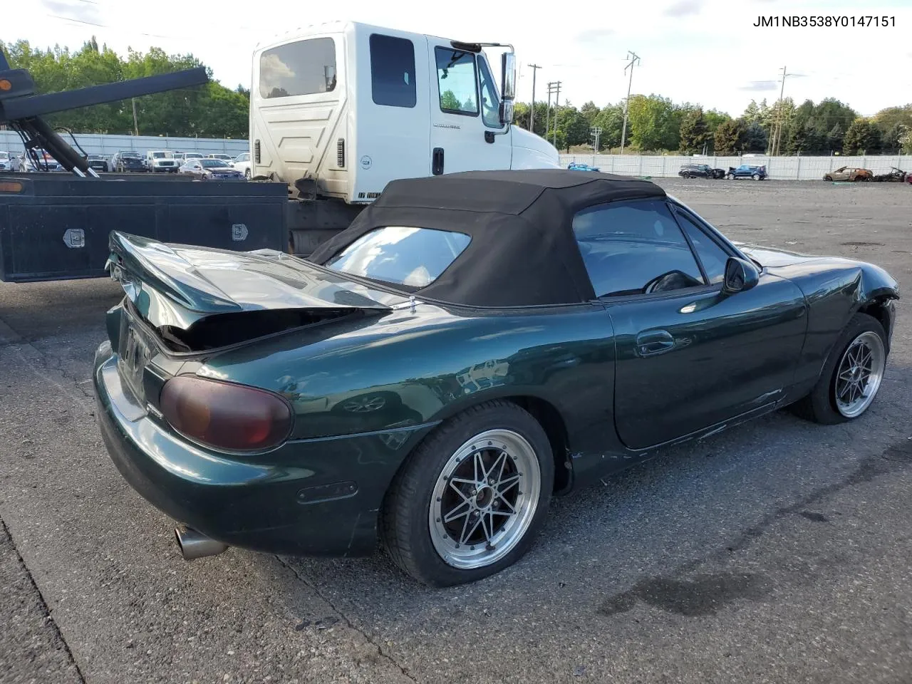 2000 Mazda Mx-5 Miata Base VIN: JM1NB3538Y0147151 Lot: 72177094