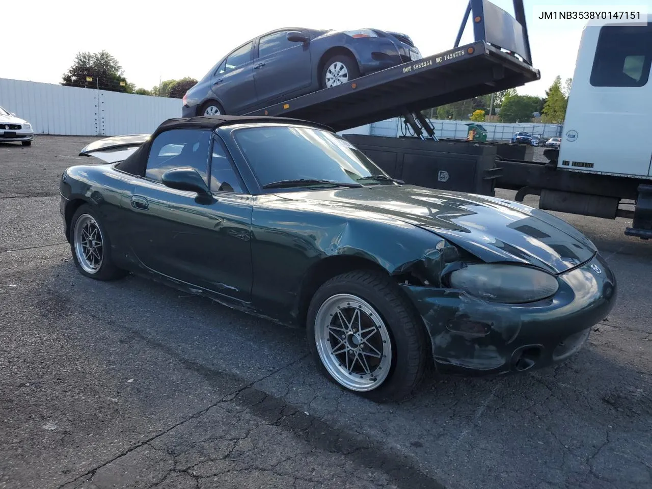 2000 Mazda Mx-5 Miata Base VIN: JM1NB3538Y0147151 Lot: 72177094