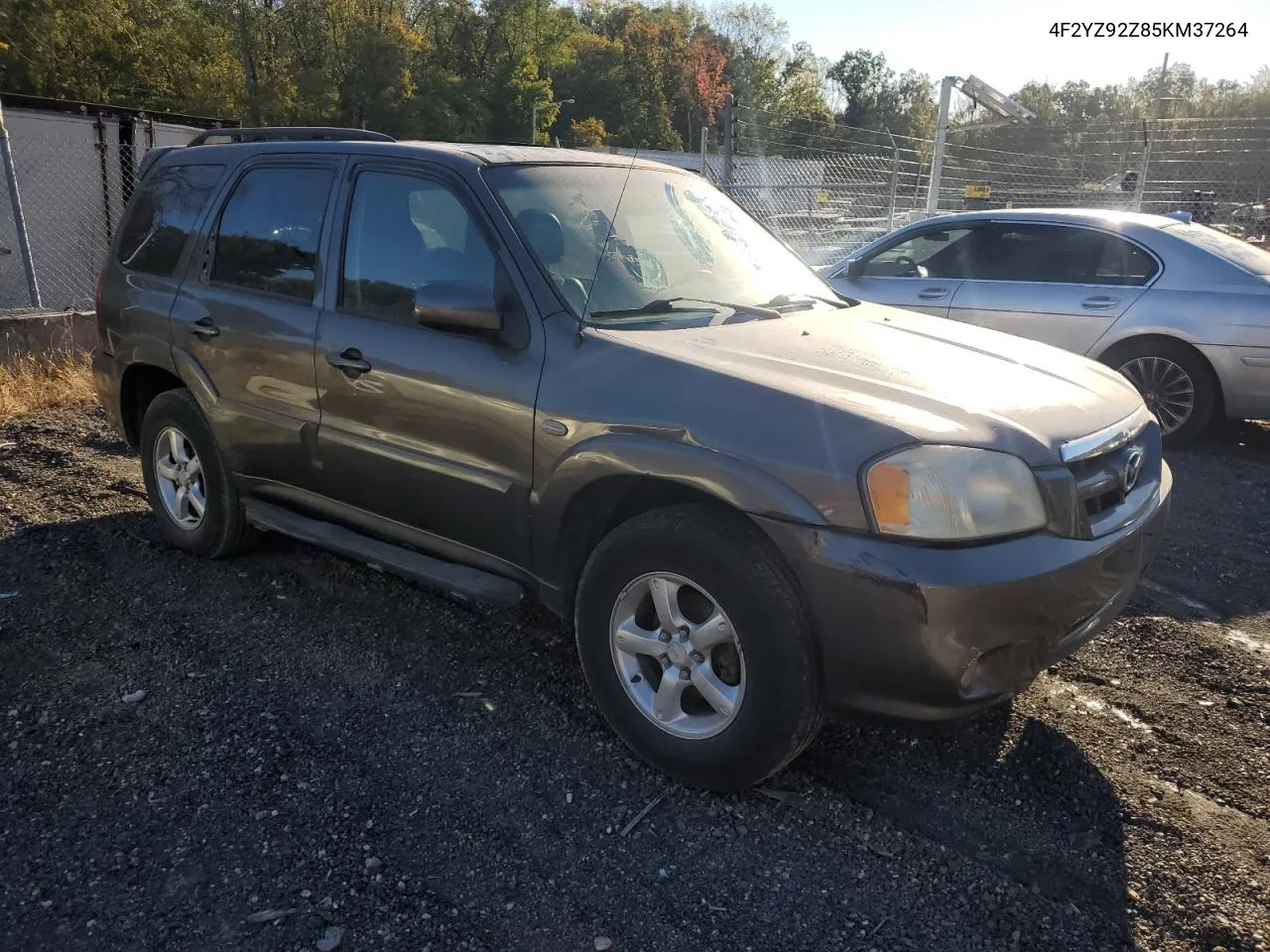 2005 Mazda Tribute I VIN: 4F2YZ92Z85KM37264 Lot: 74504384