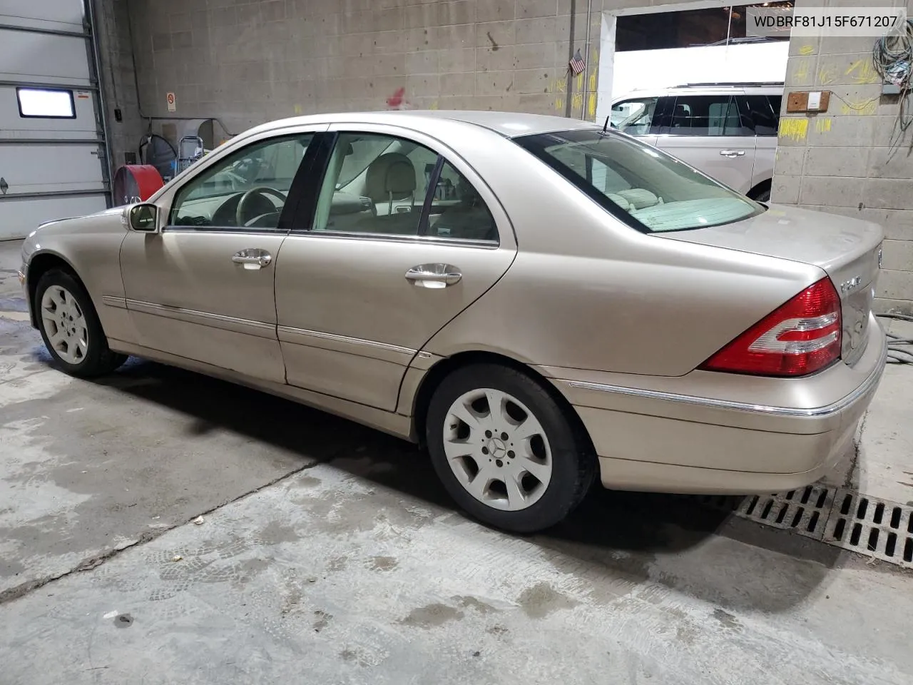 2005 Mercedes-Benz C 240 4Matic VIN: WDBRF81J15F671207 Lot: 68317904