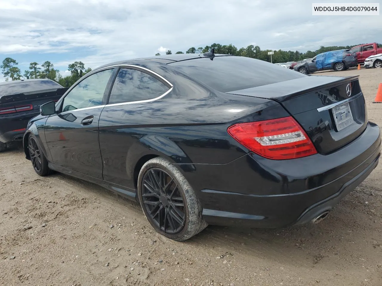 2013 Mercedes-Benz C 350 VIN: WDDGJ5HB4DG079044 Lot: 69685264