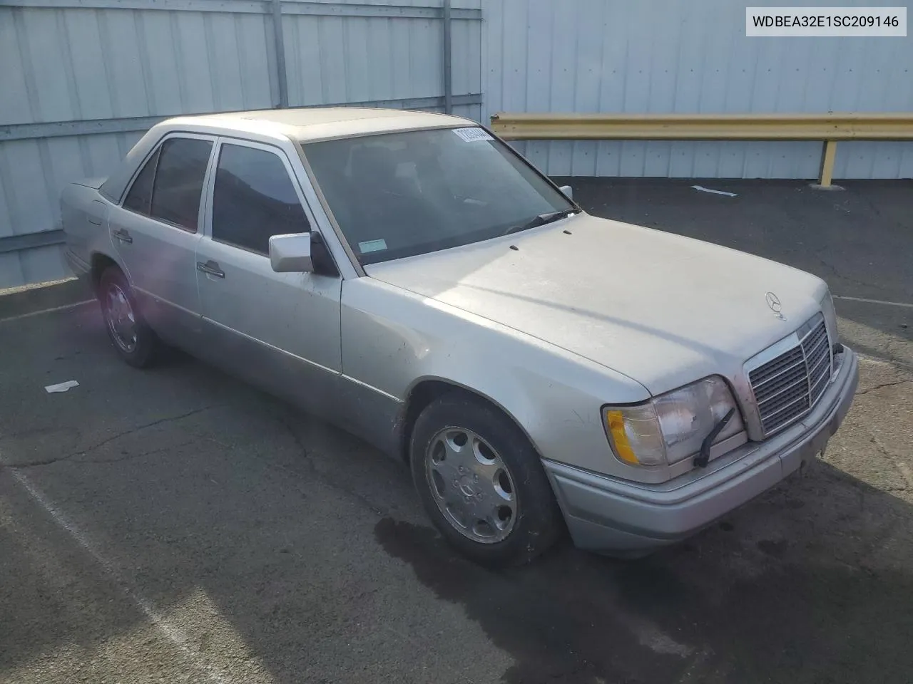 1995 Mercedes-Benz E 320 Base VIN: WDBEA32E1SC209146 Lot: 72054444