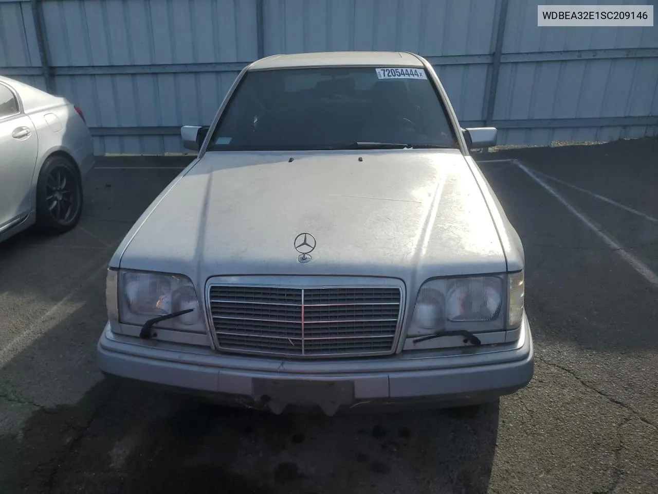 1995 Mercedes-Benz E 320 Base VIN: WDBEA32E1SC209146 Lot: 72054444