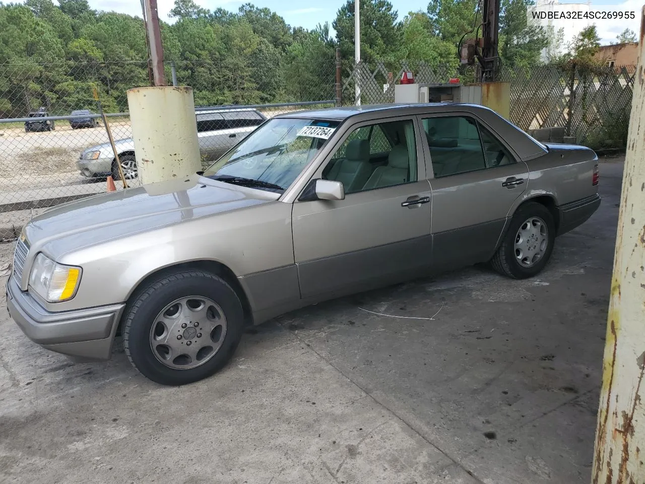 1995 Mercedes-Benz E 320 Base VIN: WDBEA32E4SC269955 Lot: 72137264