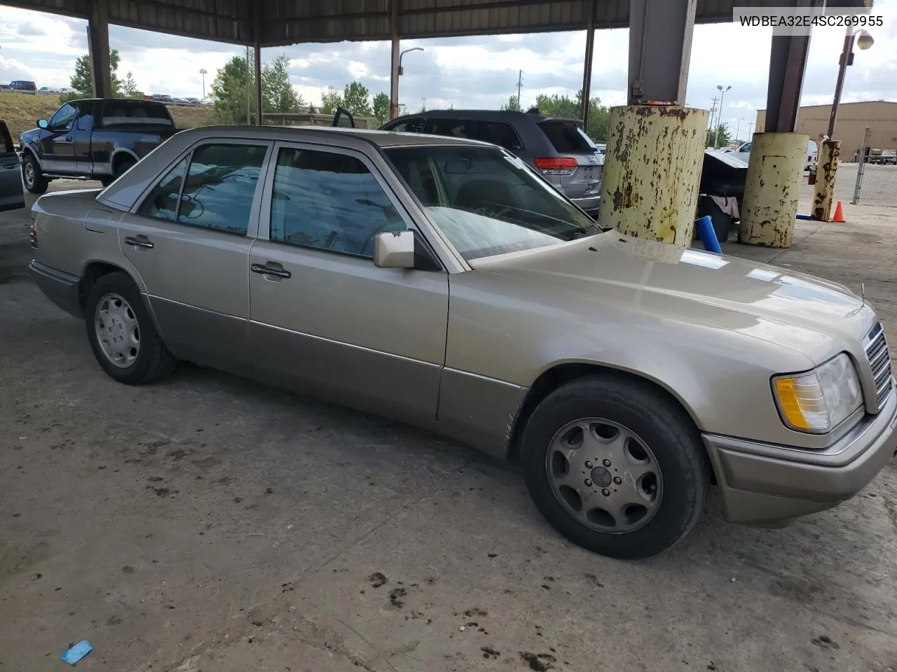 1995 Mercedes-Benz E 320 Base VIN: WDBEA32E4SC269955 Lot: 72137264