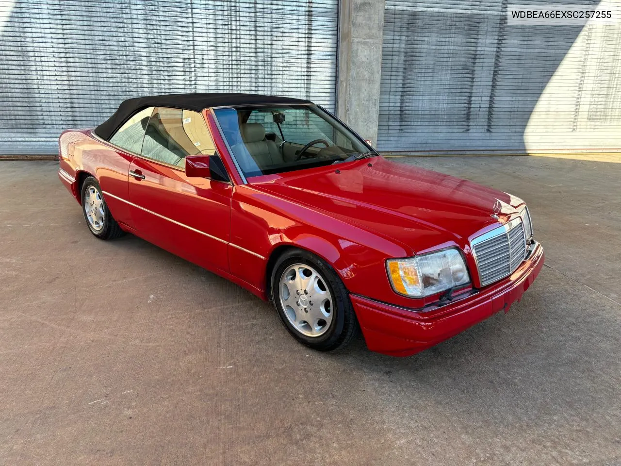 1995 Mercedes-Benz E 320 VIN: WDBEA66EXSC257255 Lot: 78528534