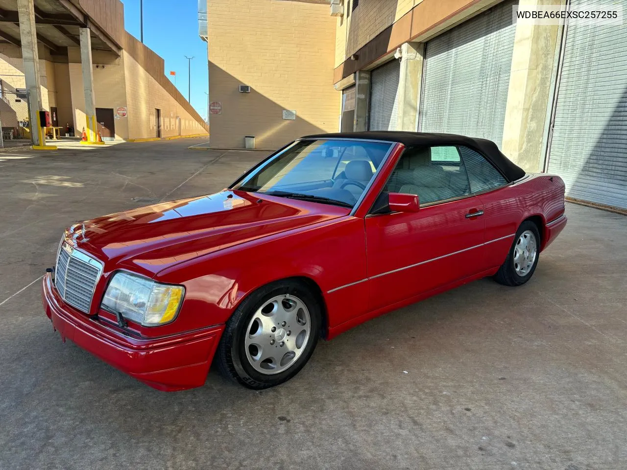 1995 Mercedes-Benz E 320 VIN: WDBEA66EXSC257255 Lot: 78528534