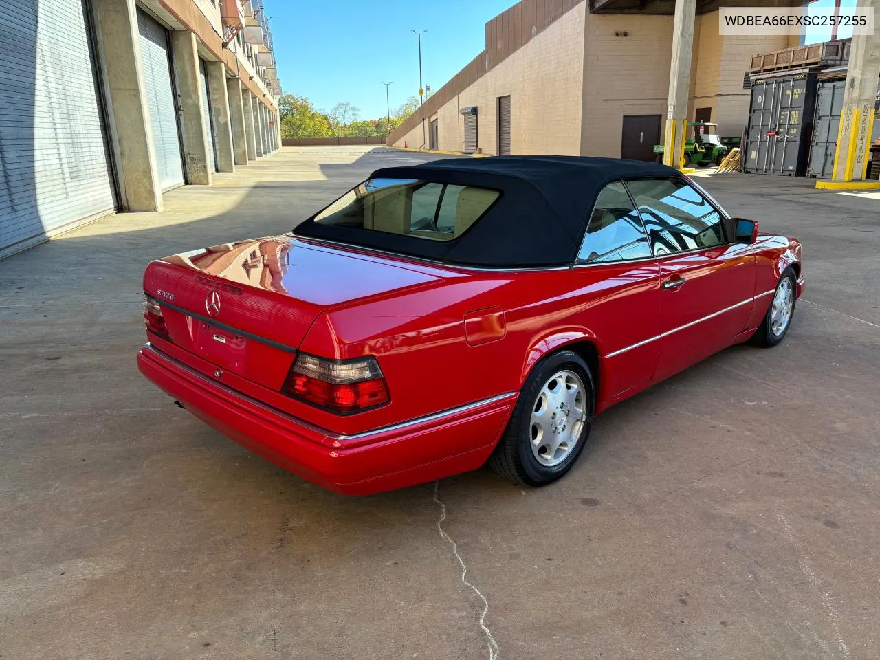 1995 Mercedes-Benz E 320 VIN: WDBEA66EXSC257255 Lot: 78528534