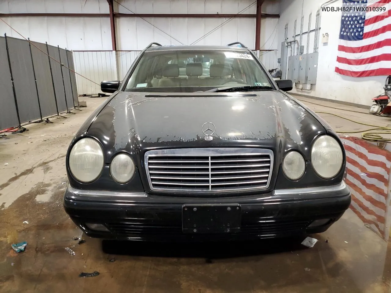 1998 Mercedes-Benz E 320 4Matic VIN: WDBJH82F1WX010399 Lot: 70320424