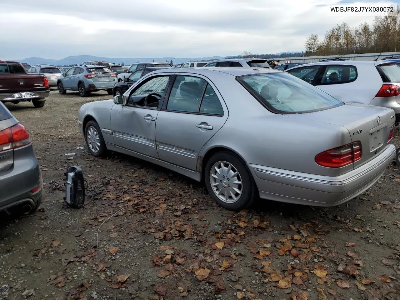 2000 Mercedes-Benz E 320 4Matic VIN: WDBJF82J7YX030072 Lot: 75737594