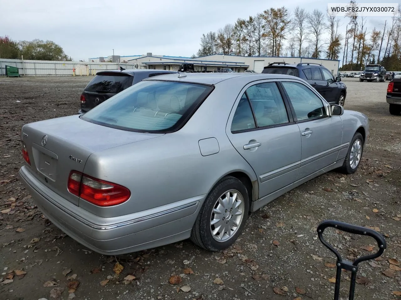 2000 Mercedes-Benz E 320 4Matic VIN: WDBJF82J7YX030072 Lot: 75737594